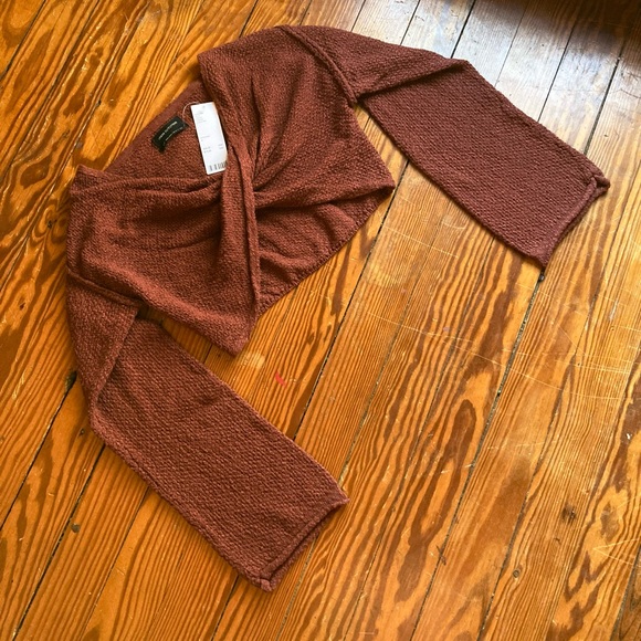 *Sold* NWT UO twist front sweater size S - Picture 1 of 5
